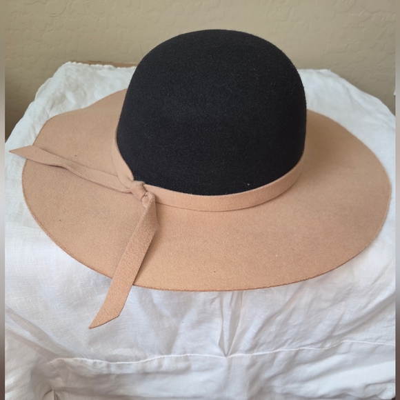 Accessories - two-tone wide-brim floppy hat